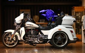 HARLEY FLHTCUTG SE CVO 2019 TBH