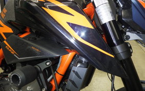 KTM 890 DUKE R 2023