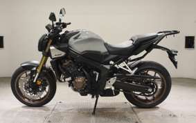 HONDA CB650R E-Clutch 2025 RH17