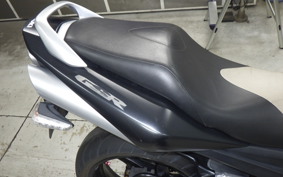 SUZUKI GSR600 2006