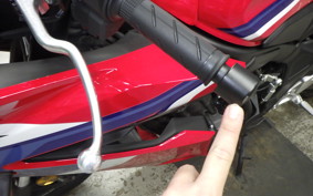 HONDA CBR650R E-Clutch 2025 RH17