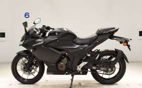 SUZUKI GIXXER 250 SF