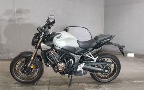 HONDA CB650R E-Clutch 2025 RH17