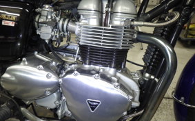 TRIUMPH BONNEVILLE 2004