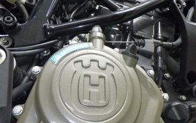 HUSQVARNA SVARTPILEN 125 2023