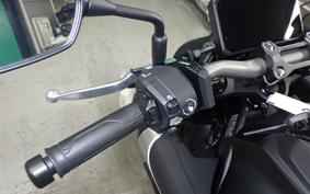 HONDA CB650R E-Clutch 2025 RH17
