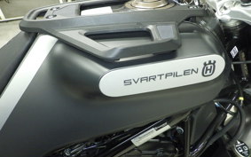 HUSQVARNA SVARTPILEN 125 2000