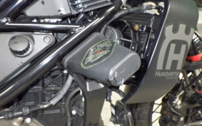 HUSQVARNA SVARTPILEN 401 2024