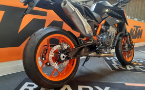 KTM 890 DUKE R TU940