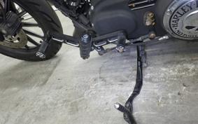 HARLEY XL883N 2013