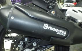 HUSQVARNA SVARTPILEN 125