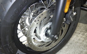 TRIUMPH BONNEVILLE BOBBER 2025