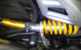 INDIAN FTR1200R carbon 2025