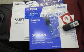 YAMAHA T-MAX 560 2026 SJ21J