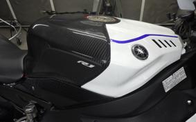 YAMAHA YZF-R1 2016