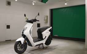 HONDA EM1 e: 2013 EF16