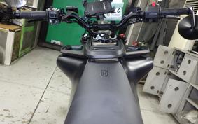 HUSQVARNA SVARTPILEN 401 2022