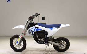 HUSQVARNA EE-5 2012