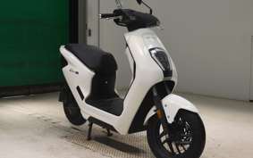 HONDA EM1 e: 2022 EF16