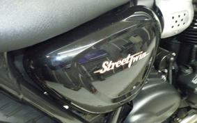 TRIUMPH STREET TWIN 2016