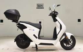 HONDA EM1 e: 2002 EF16