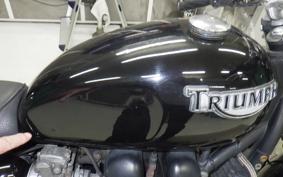 TRIUMPH BONNEVILLE 2004