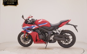 HONDA CBR650R E-Clutch 2025 RH17