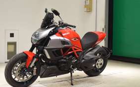 DUCATI DIAVEL 2012