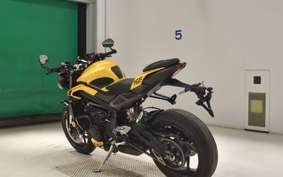 TRIUMPH STREET TRIPLE RS 2025