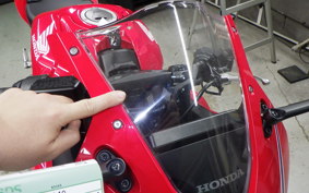 HONDA CBR650R E-Clutch 2025 RH17