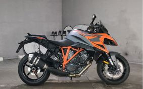 KTM 1290 SUPER DUKE GT V6940