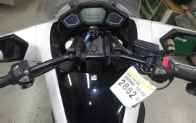 HONDA NM4 VULTUS -02 2015 RC82