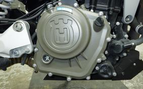 HUSQVARNA SVARTPILEN 250