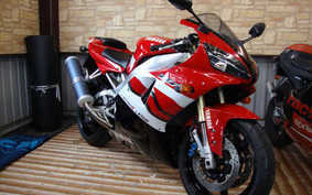 YAMAHA YZF-R1 2000 RN04