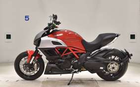 DUCATI DIAVEL 2011