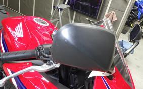 HONDA CBR650R E-Clutch 2025 RH17