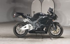 HONDA CBR600RR 2015 PC40