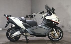 APRILIA SRV850 2015 M5
