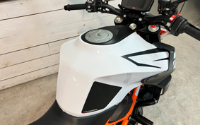 KTM 1290 SUPER DUKE R 2020 V3940