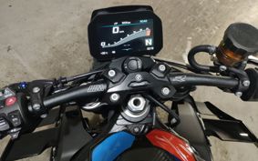 BMW M1000R 2024 0E81