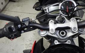 TRIUMPH STREET TRIPLE R 2014