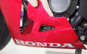 HONDA CBR650R E-Clutch 2025 RH17