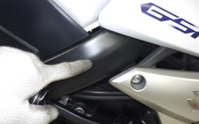 SUZUKI GSR750 2011