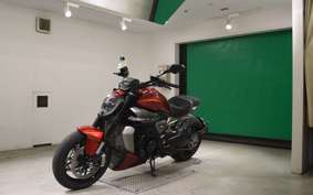 DUCATI XディアベルV4 2025