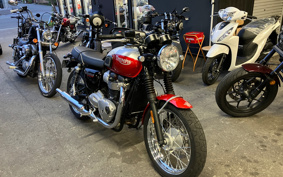 TRIUMPH BONNEVILLE T100 2020 DAD70G