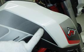 BENELLI TNT125
