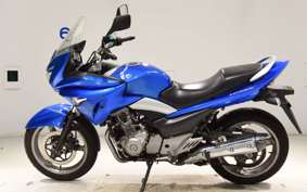 SUZUKI GSR250S