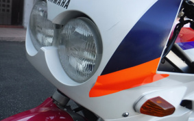 YAMAHA FZR250 2KR