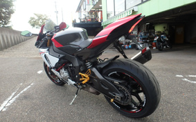 YAMAHA YZF-R1 2015 RN39