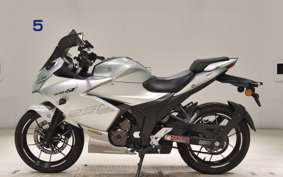 SUZUKI GIXXER 250 SF